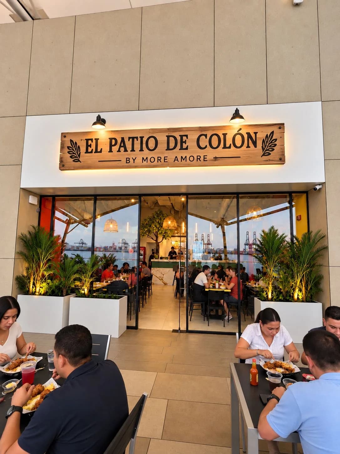 El Patio de Colón, frente al puerto de Colón, Panamá